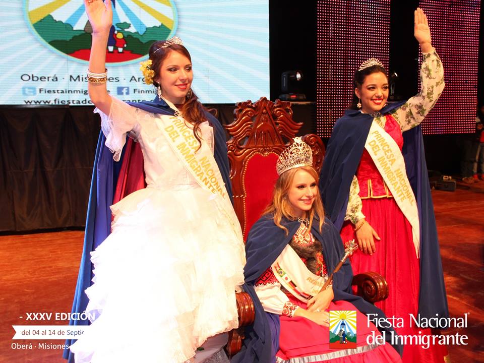 La Reina Nacional del Inmigrante 2014 y sus princesas.