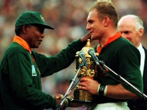 403025-nelson-mandela-and-francois-pienaar