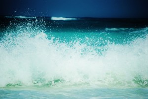 Tulum, con aguas furiosas